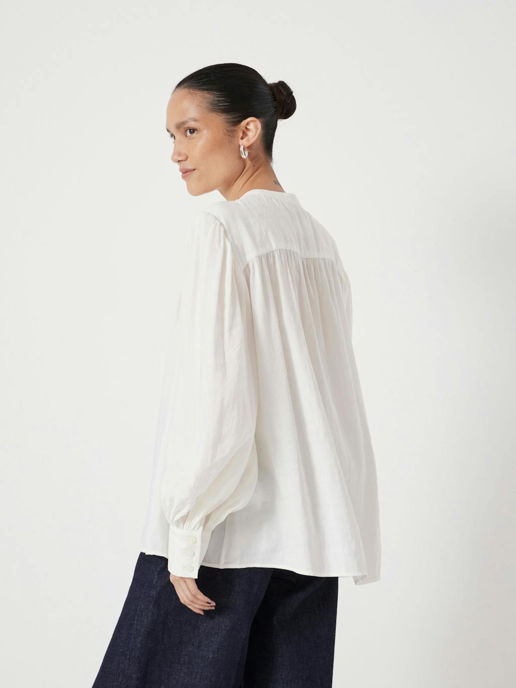 013840-0213-03 Puff Sleeve Blouse