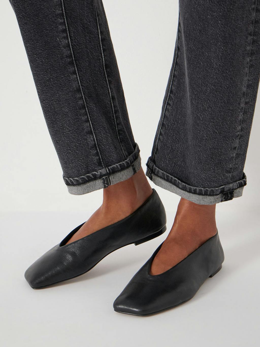 013997-0456-04 Asymmetric Leather Ballet Flats