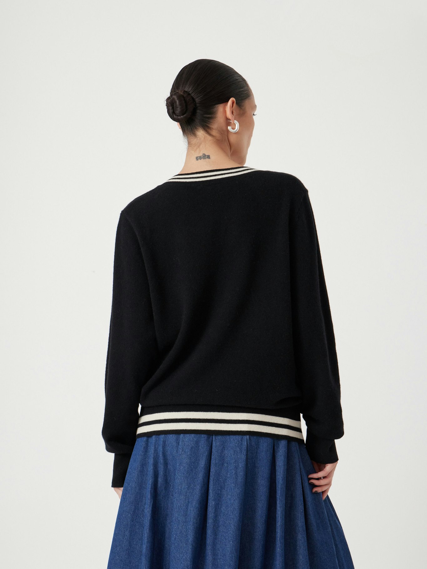 013456-0456-03 Merino Wool V Neck Jumper