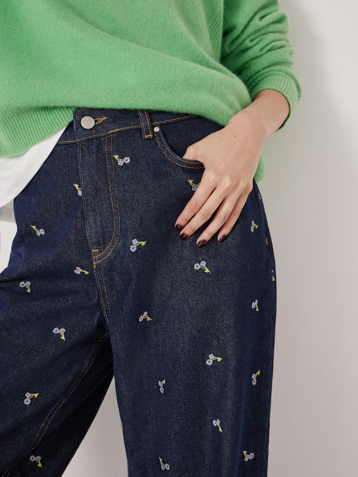 014650-4519-03 Romy Embroidered Floral Jeans