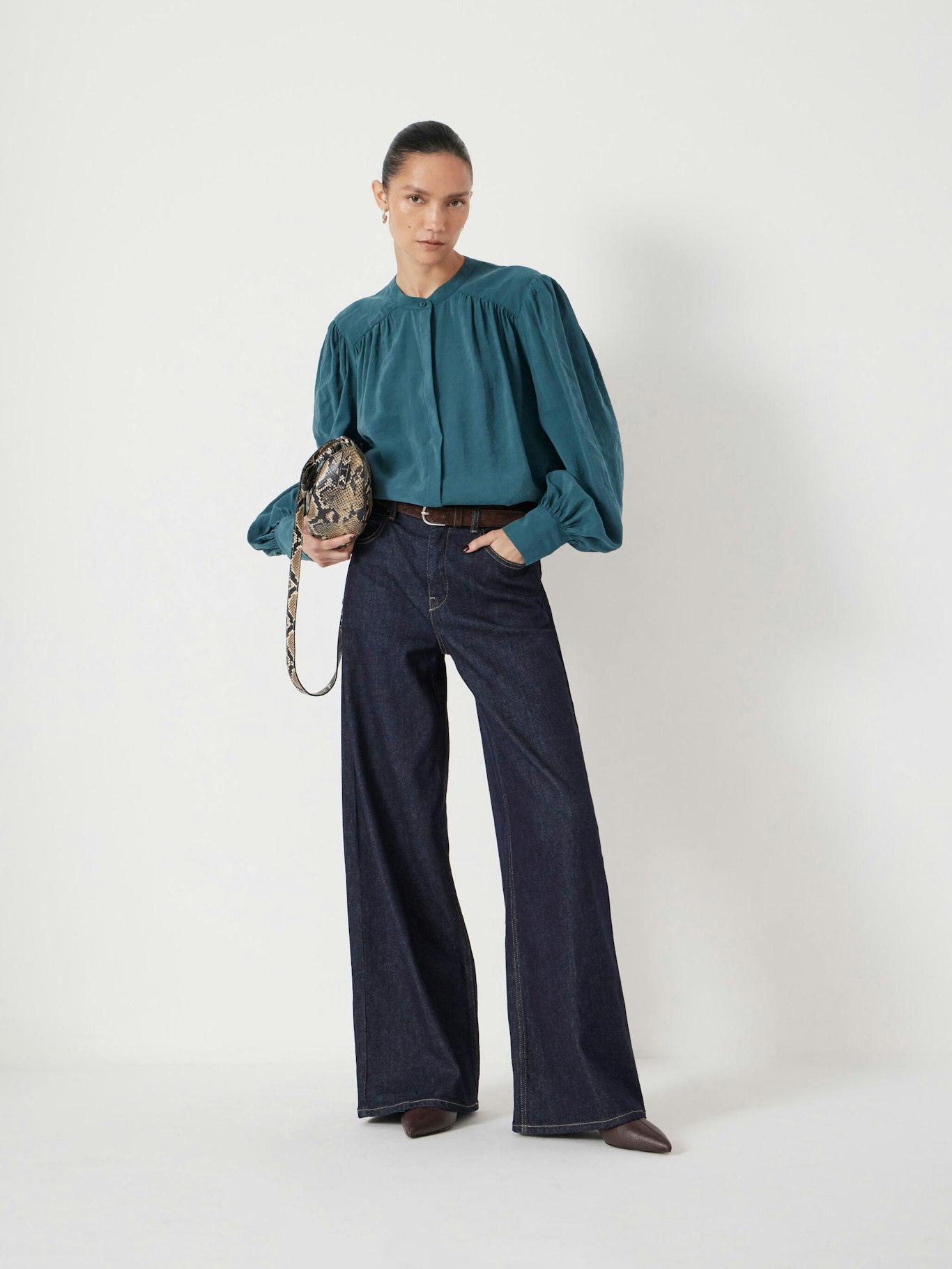 013840-1709-02 Puff Sleeve Blouse