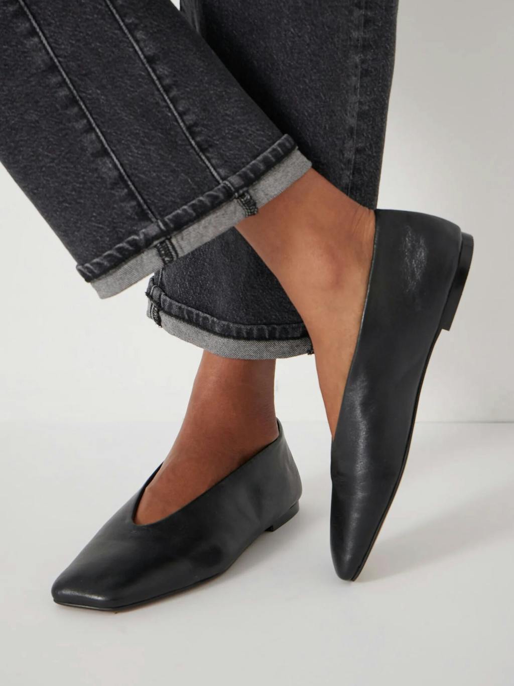 013997-0456-05 Asymmetric Leather Ballet Flats