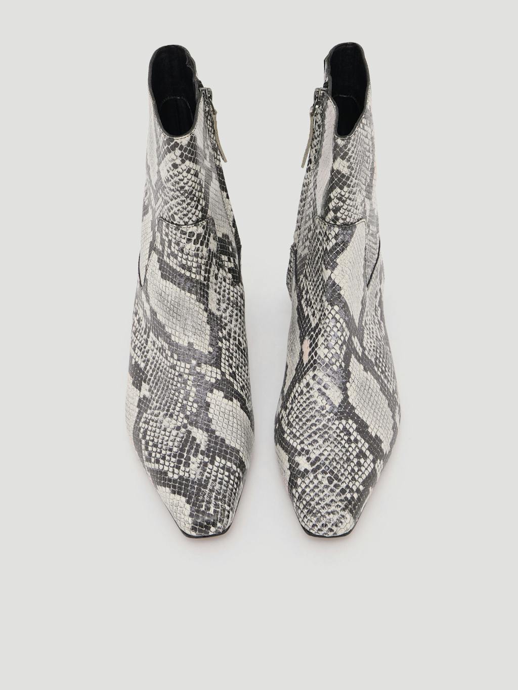 014016-0001-02 Leather Snake Print Square Toe Boots