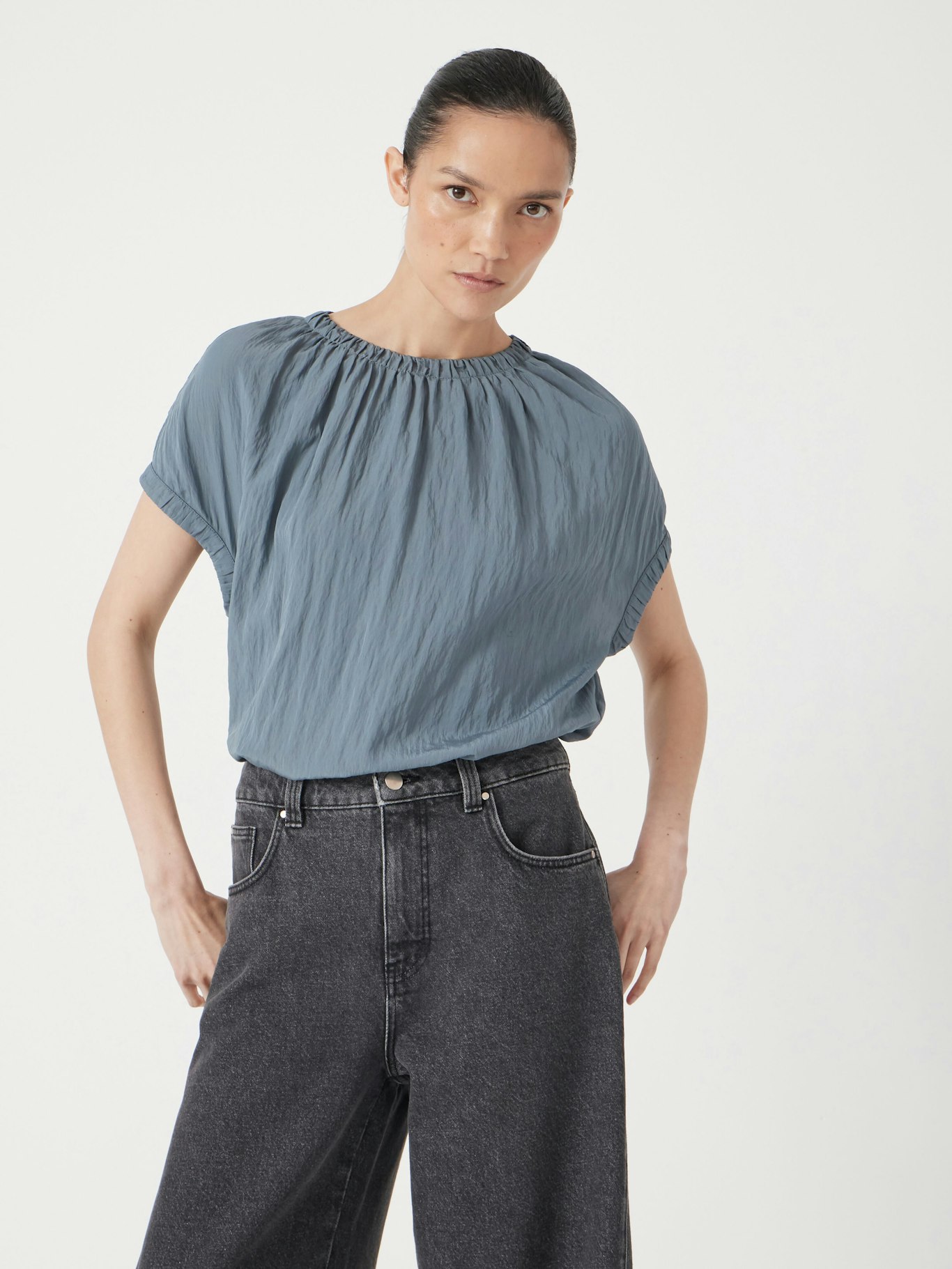 013420-1649-03 Gathered Crew Neck Detail Top