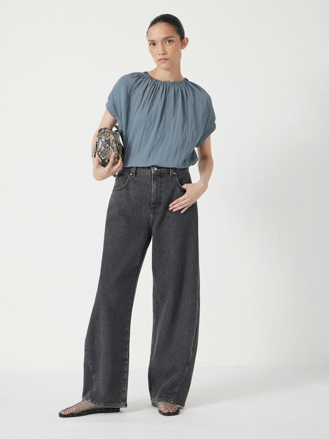 013420-1649-01 Gathered Crew Neck Detail Top