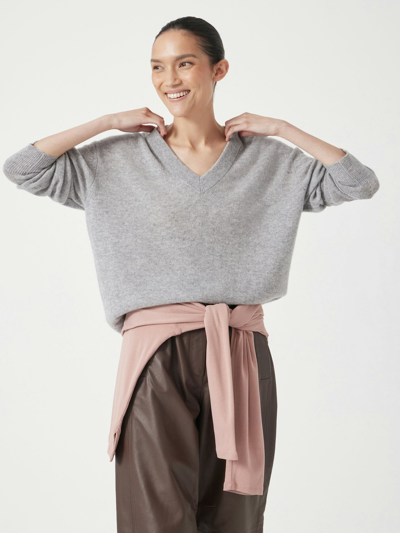 013666-2804-02 Scarlett Cashmere V Neck Jumper