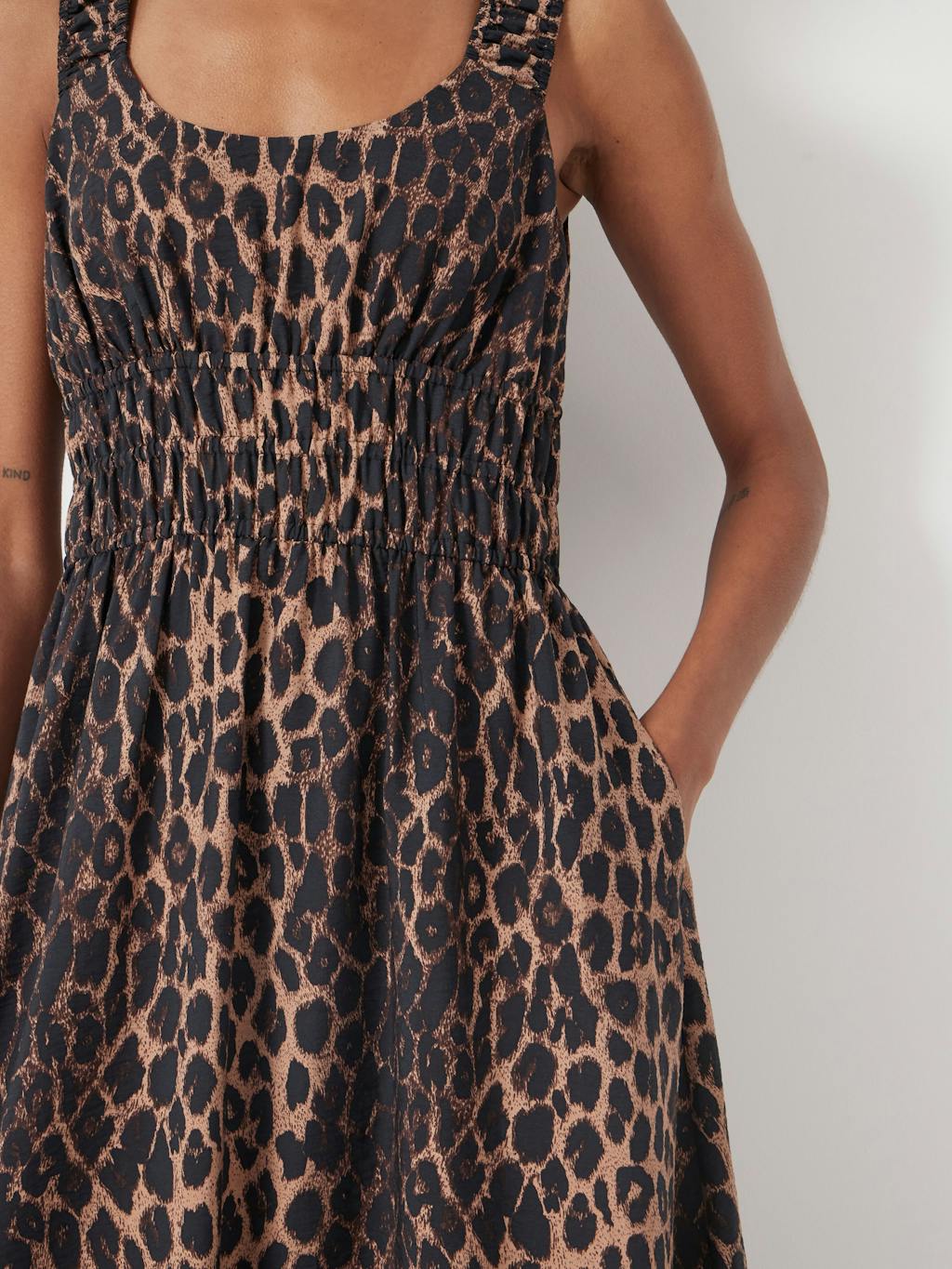 013036-4604-05 Air Flow Gathered Straps Midi Dress