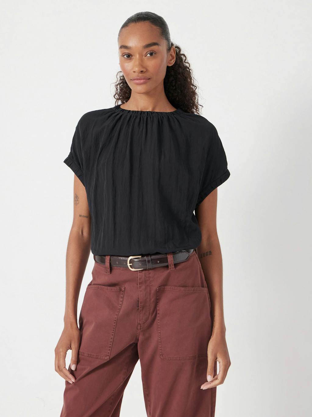 013420-0456-03 Gathered Crew Neck Detail Top