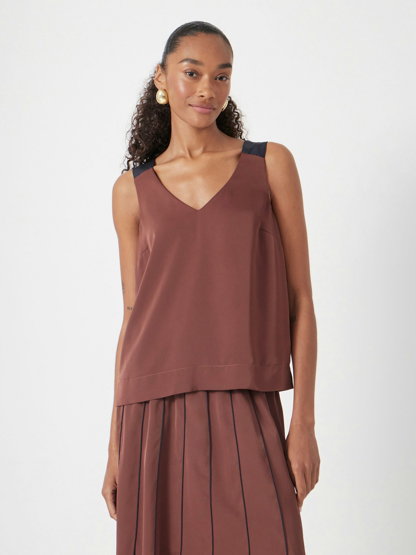 013822-0674-02 Pippa Satin V-Neck Top