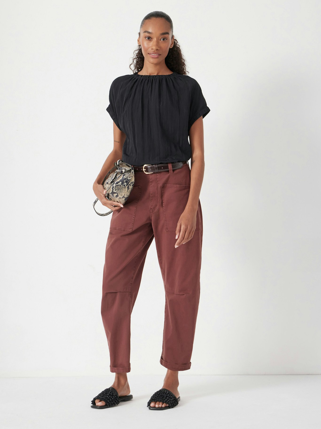 013420-0456-02 Gathered Crew Neck Detail Top