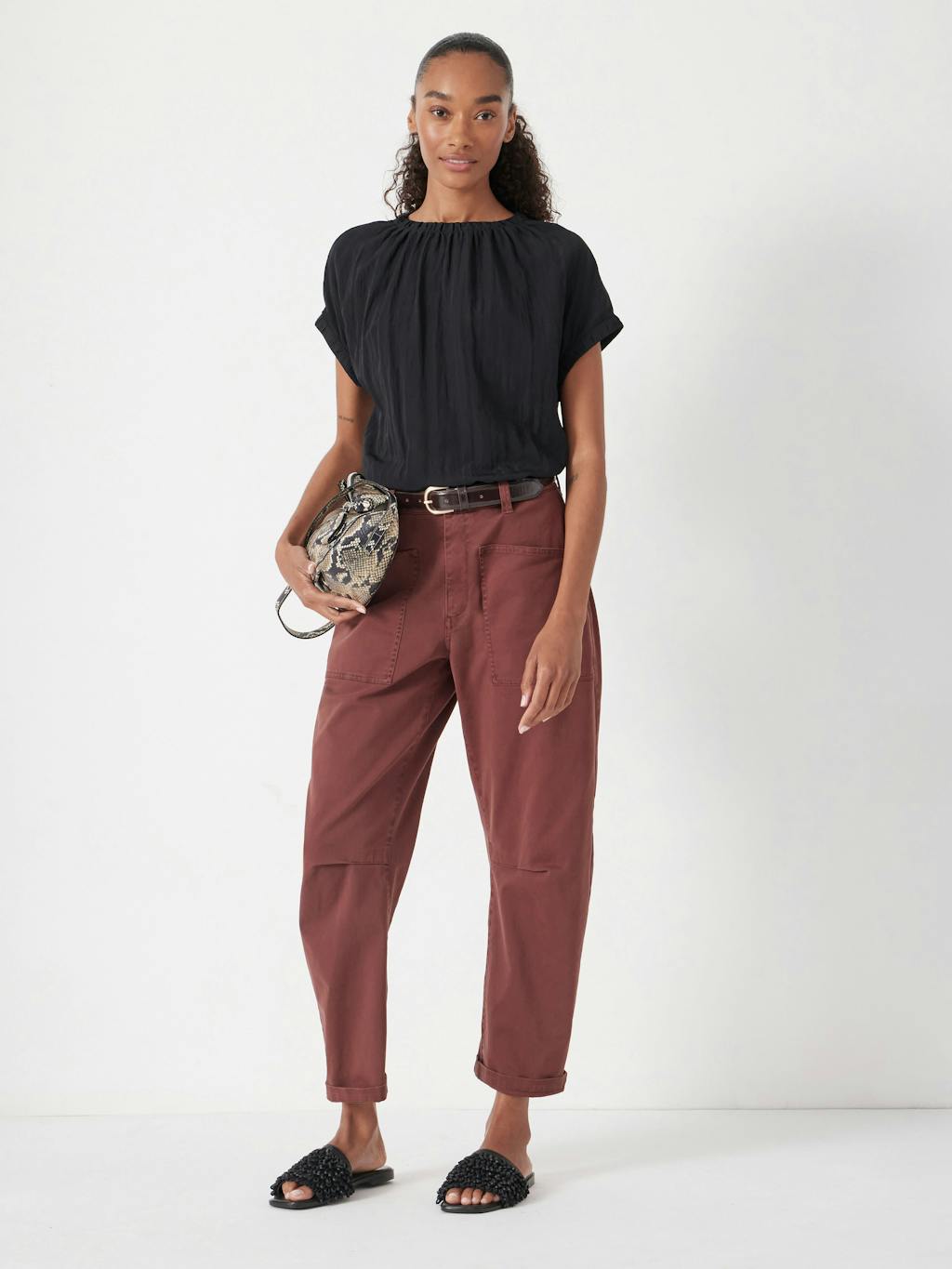 013420-0456-02 Gathered Crew Neck Detail Top