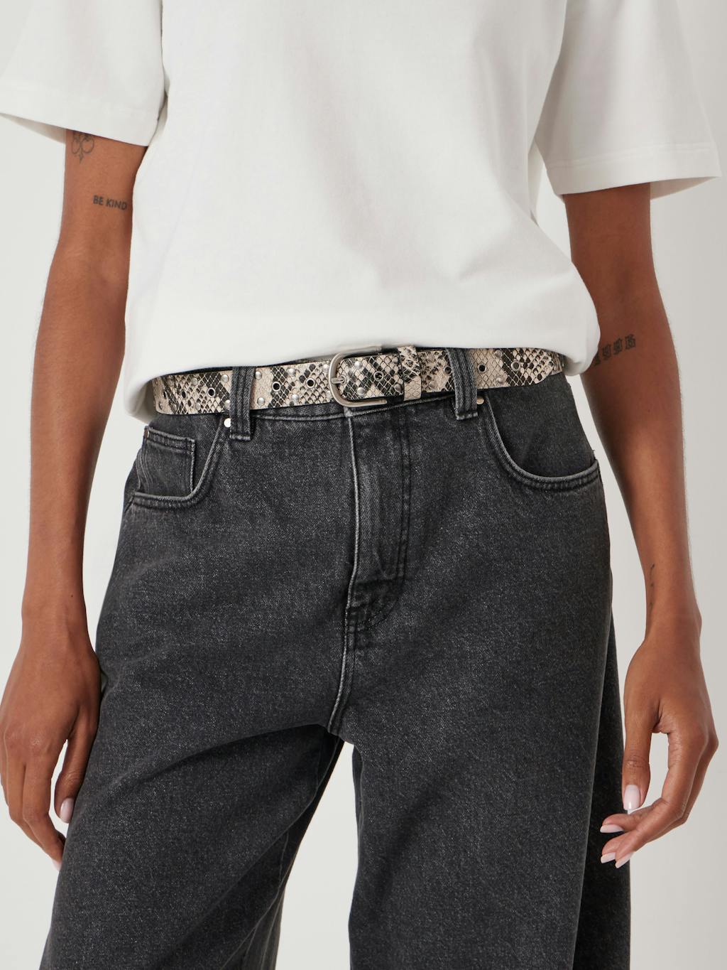 013724-0004-05 Eyelet Leather Belt