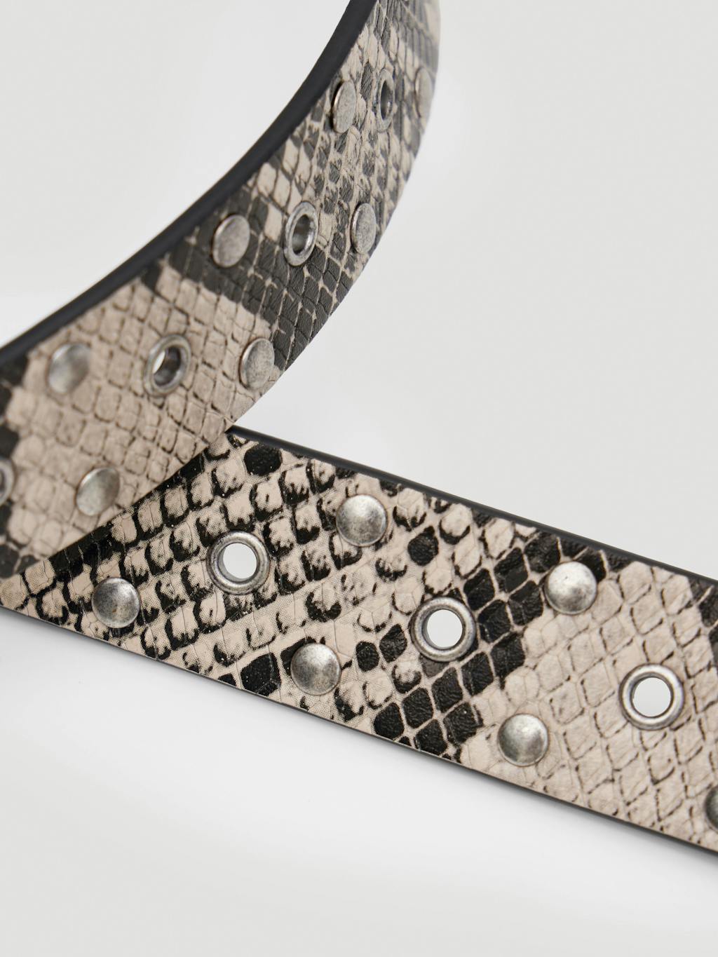 013724-0004-03 Eyelet Leather Belt