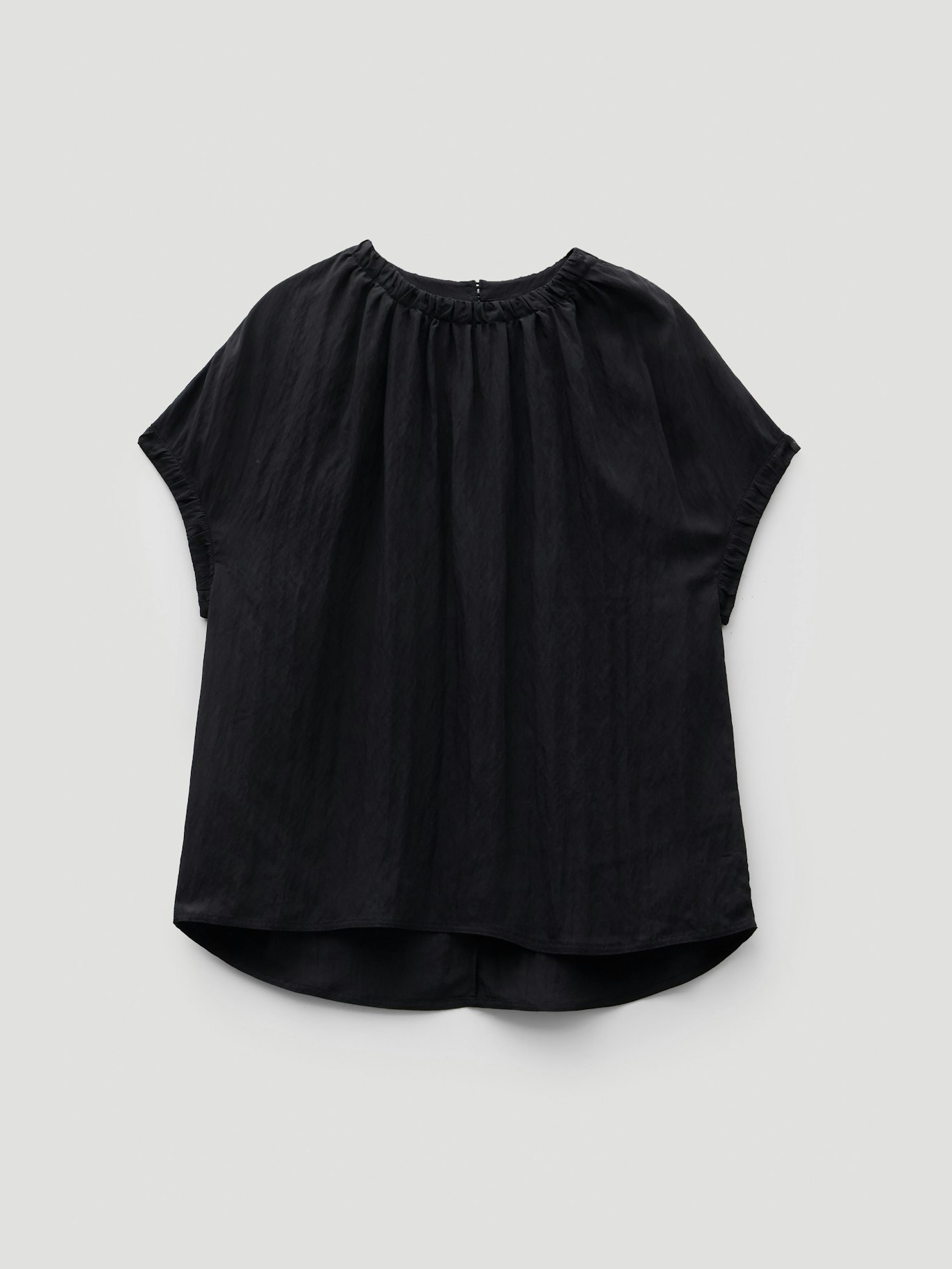 013420-0456-07 Gathered Crew Neck Detail Top
