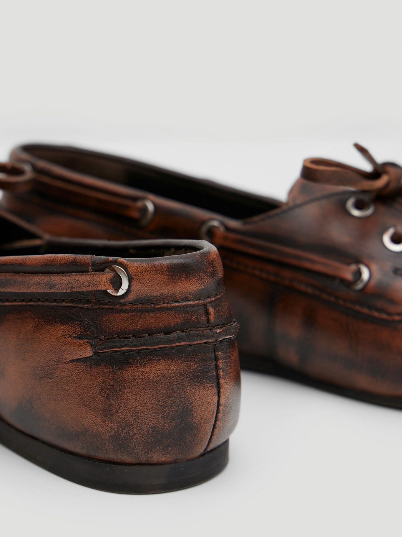 013599-0533-03 Leather Tie Loafers