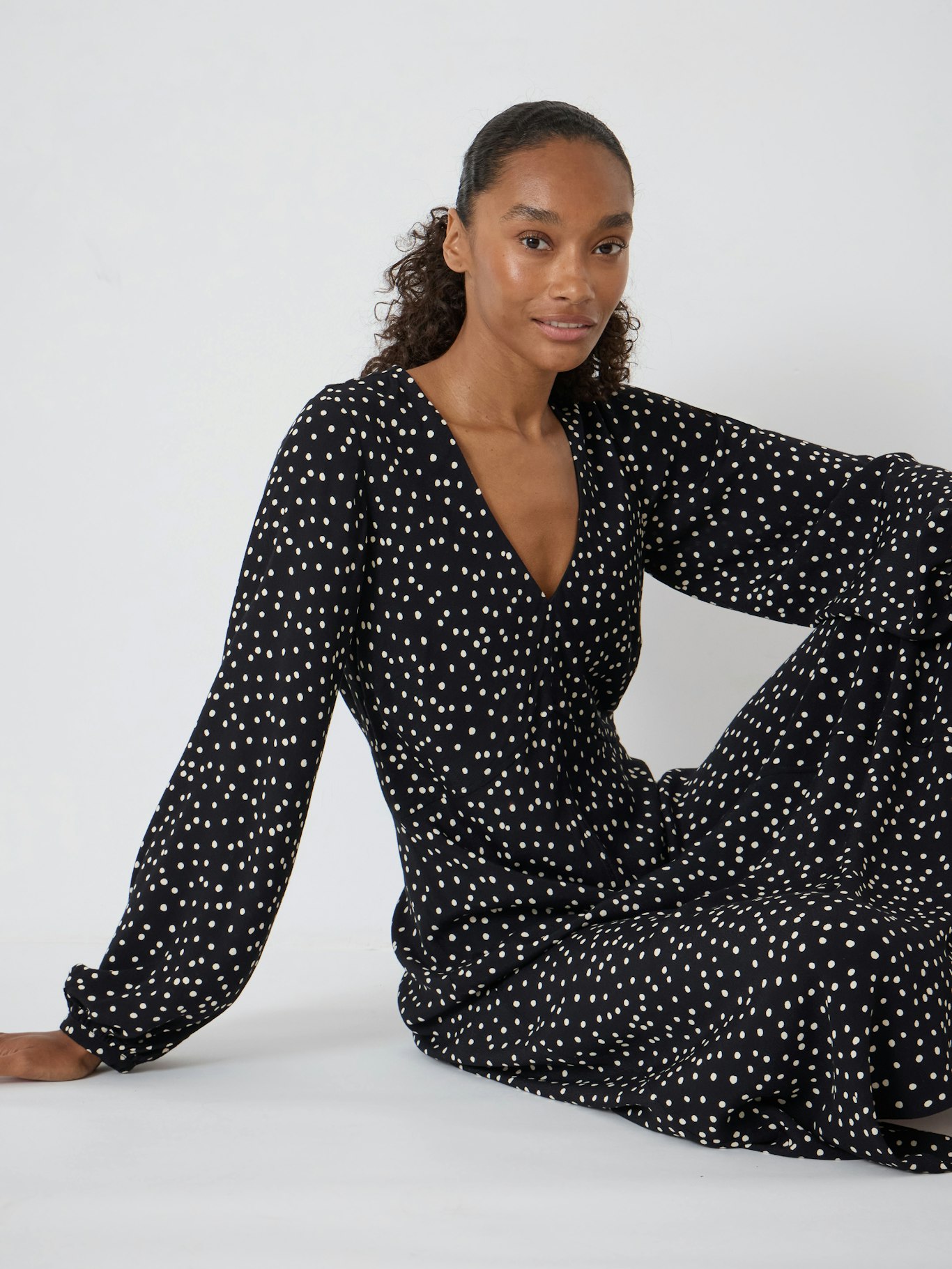 014786-4867-04 Grace V-Neck Long Sleeve Dress