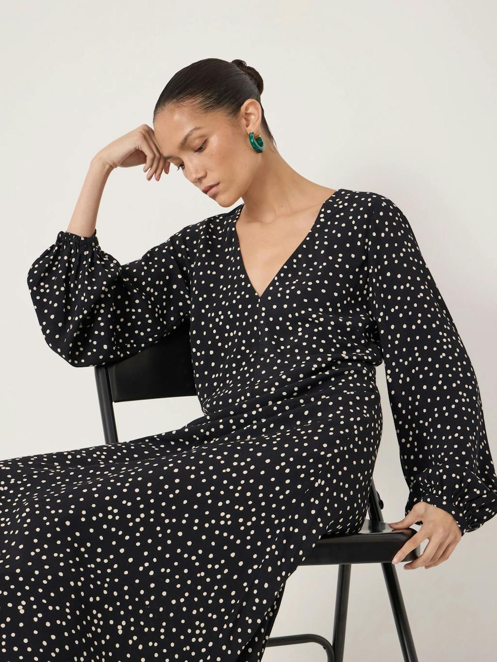 014786-4867-04 Grace V-Neck Long Sleeve Dress