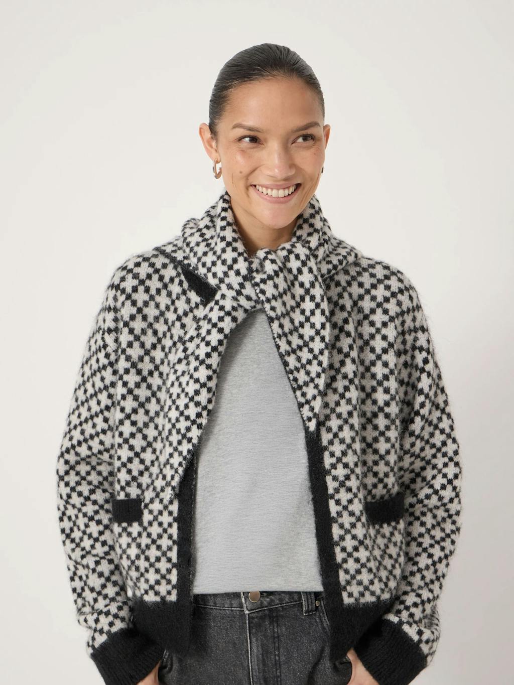 014775-2809-01 Jacquard Triangle Scarf