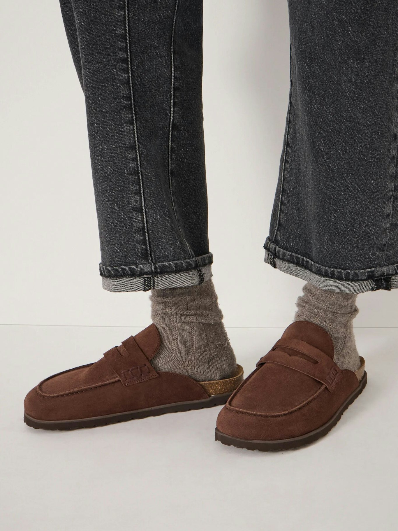 015007-0450-01 Rune Suede Padded Mules