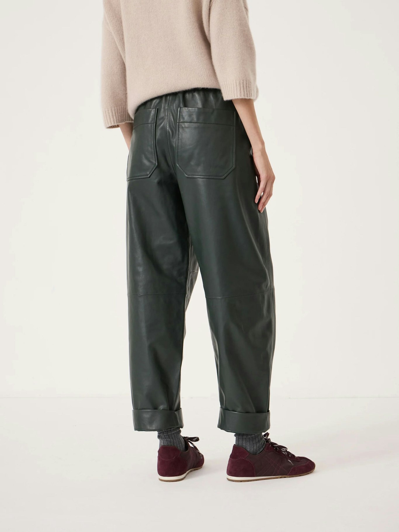 013464-2009-03 Leather Jack Barrel Trousers