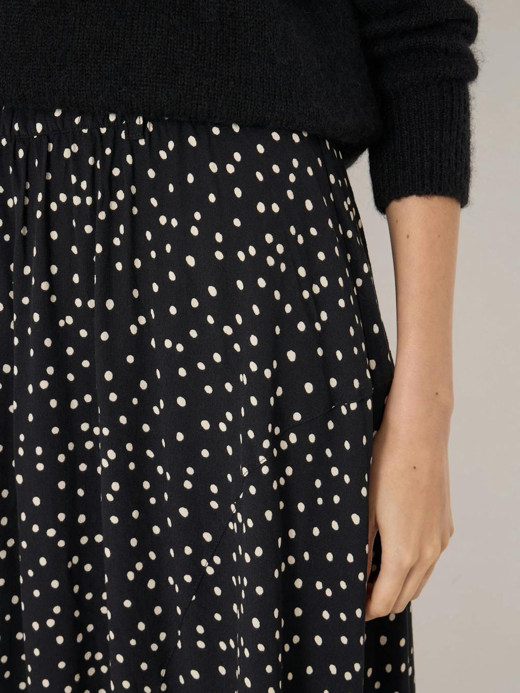 014368-4867-03 Cesca Polka Dot Asymmetric Skirt