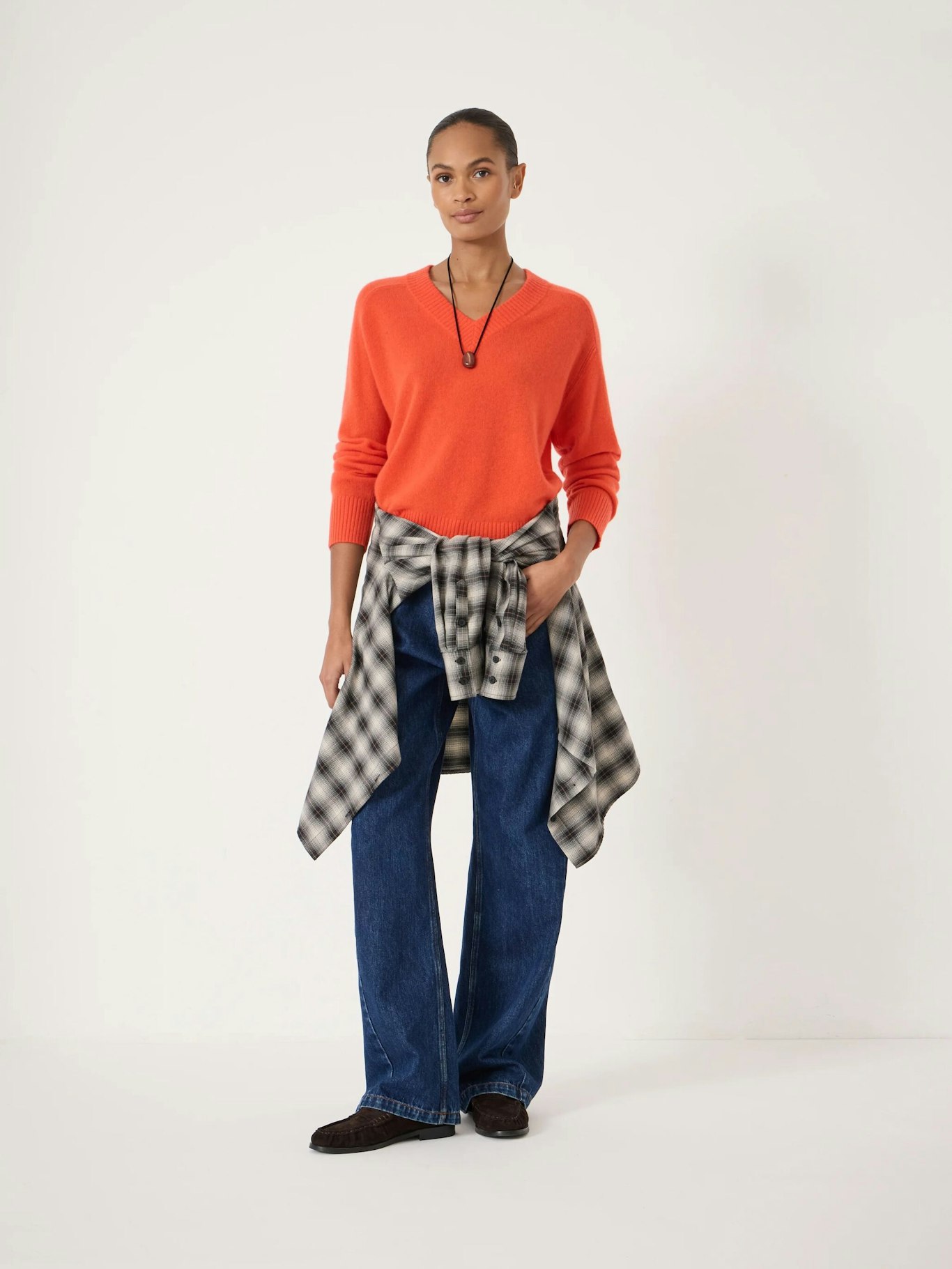 014395-1024-02 Colette Cashmere V-Neck Saddle Sleeve Jumper