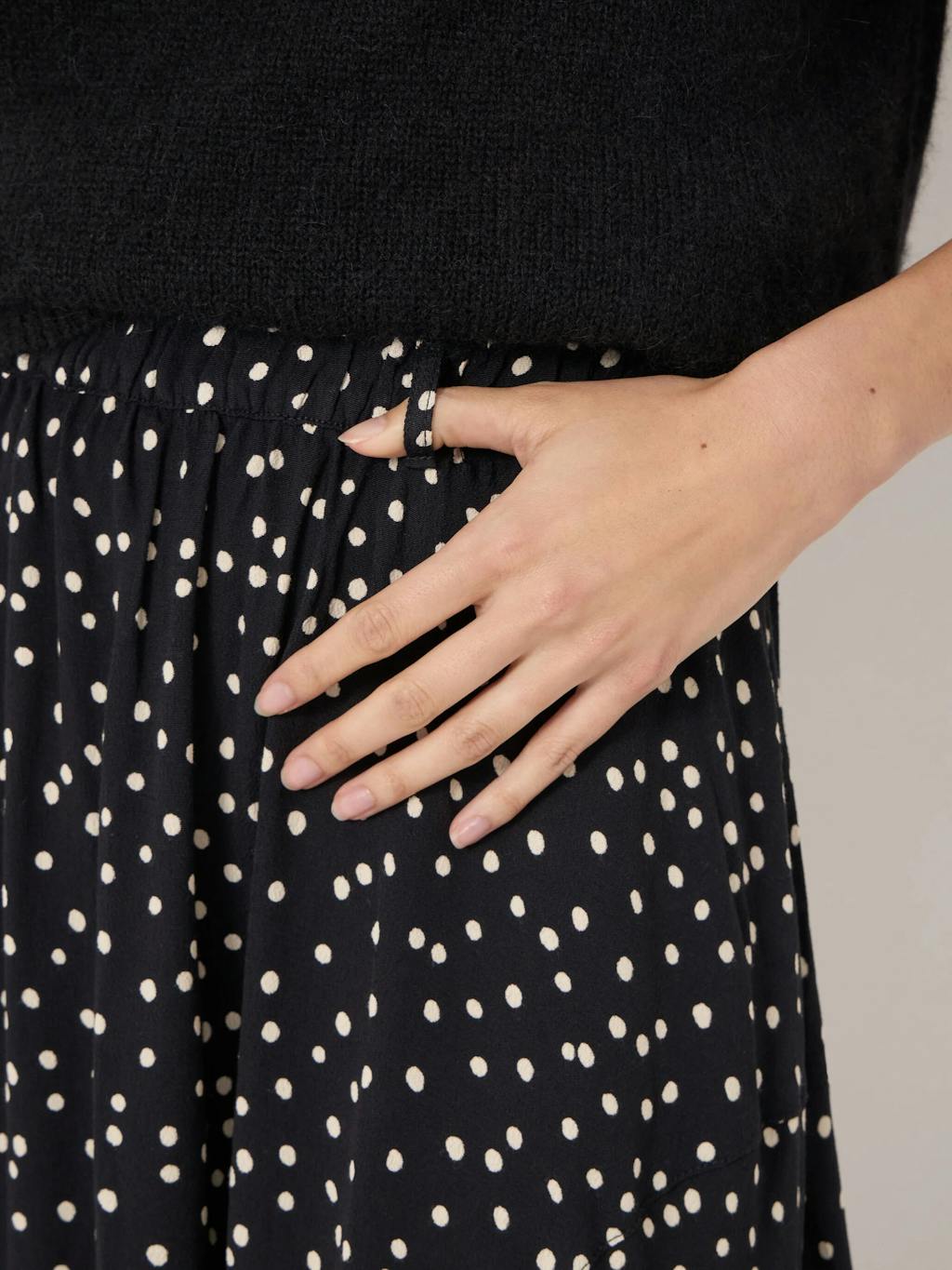 014368-4867-04 Cesca Polka Dot Asymmetric Skirt