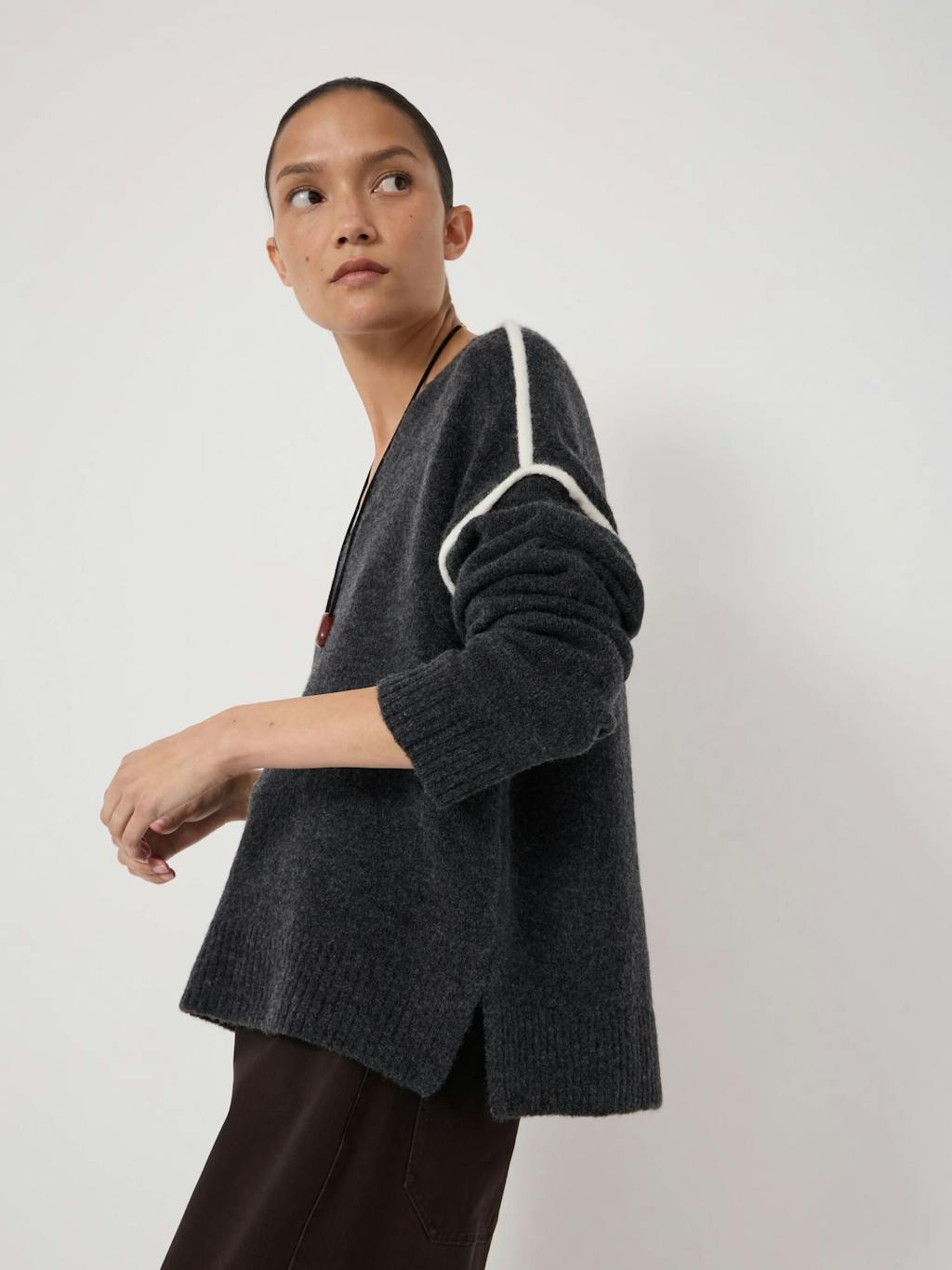 014405-2806-03 Billie Wool Blend V-Neck Jumper