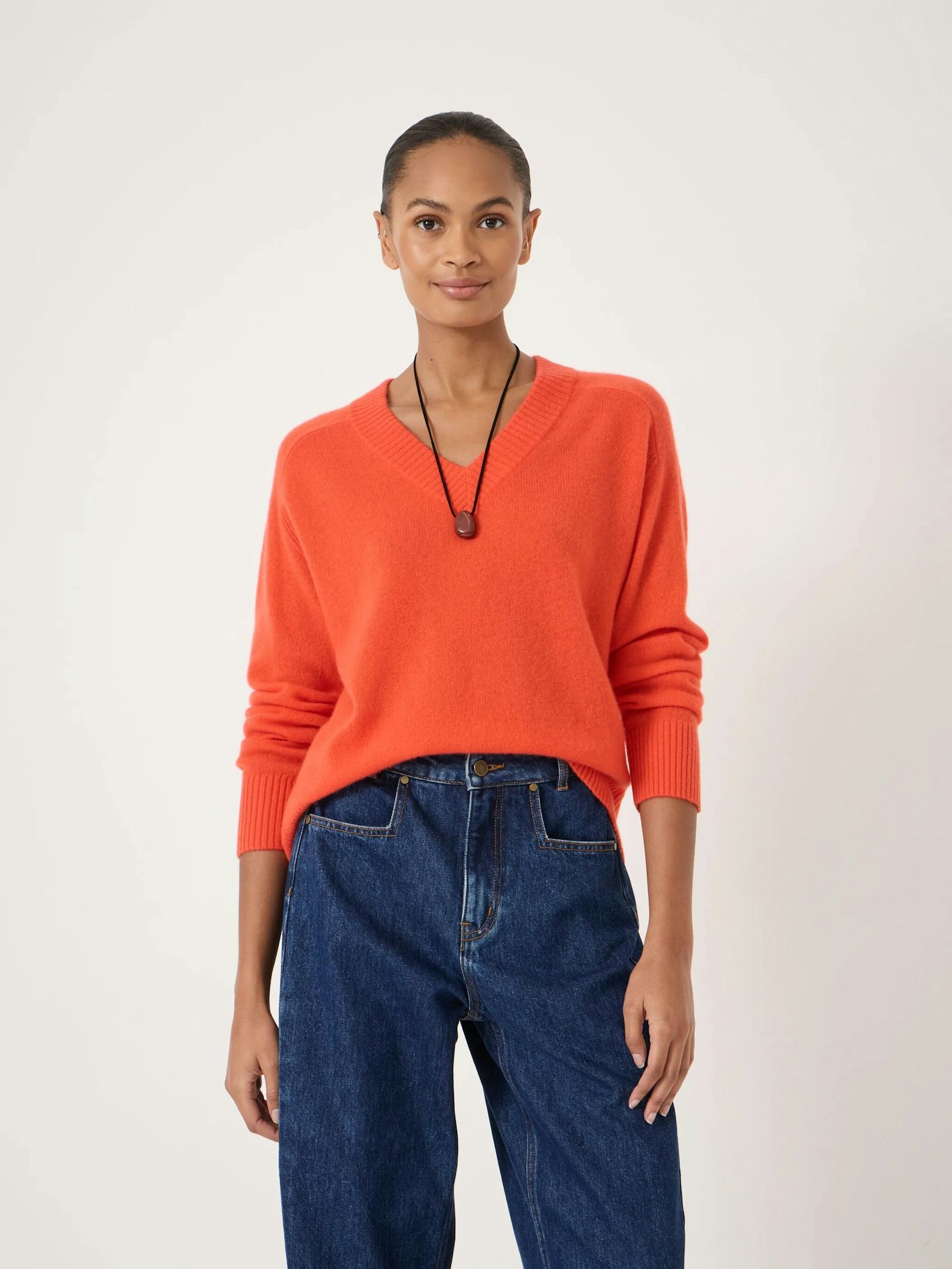 014395-1024-01 Colette Cashmere V-Neck Saddle Sleeve Jumper