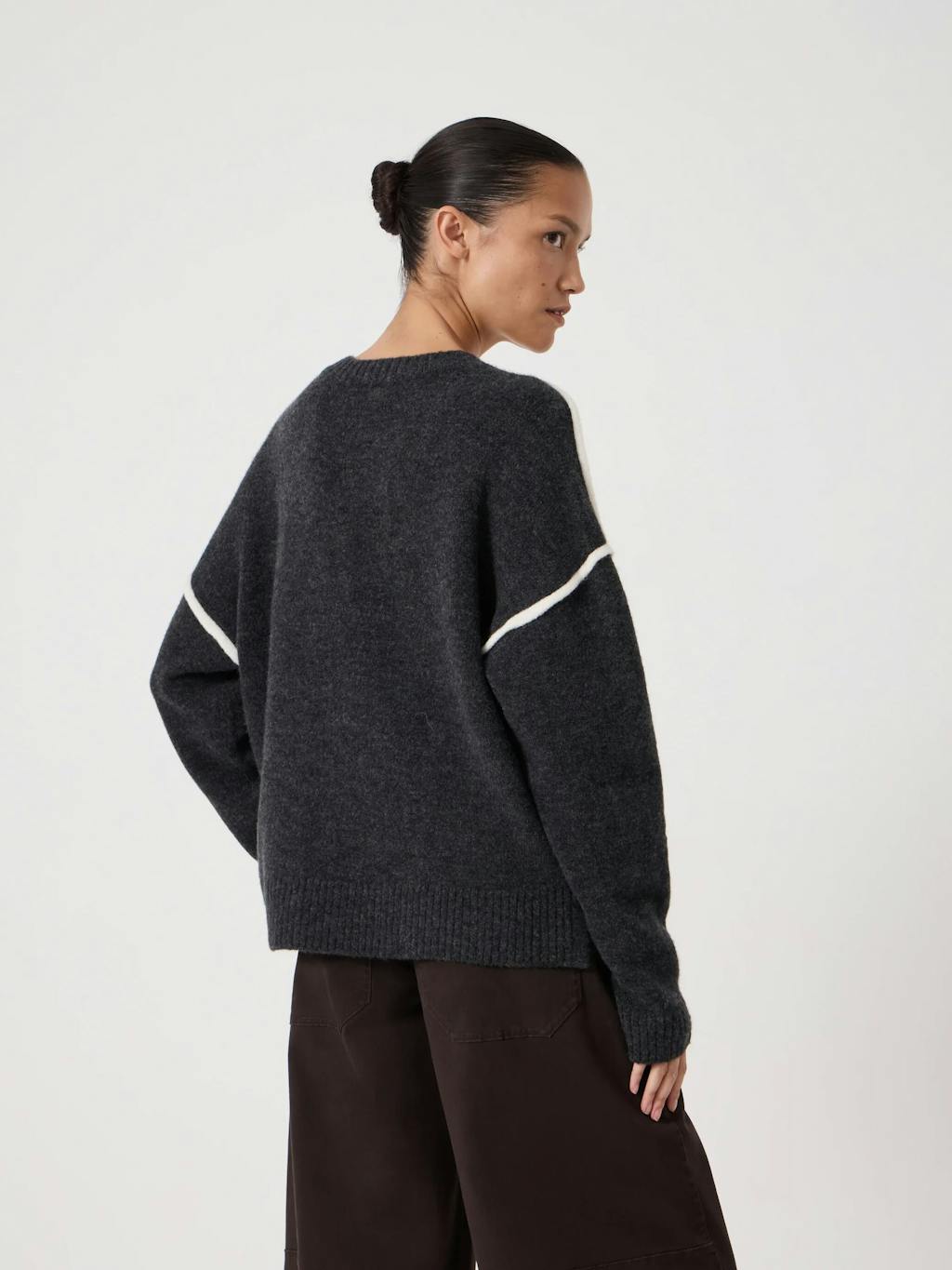 014405-2806-05 Billie Wool Blend V-Neck Jumper