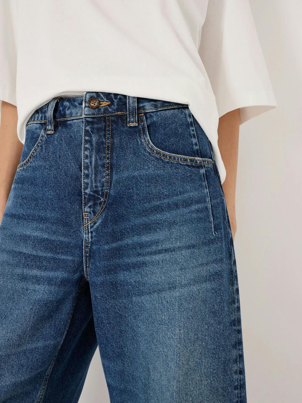 014048-2908-04 Faith Turn Up Barrel Leg Jeans