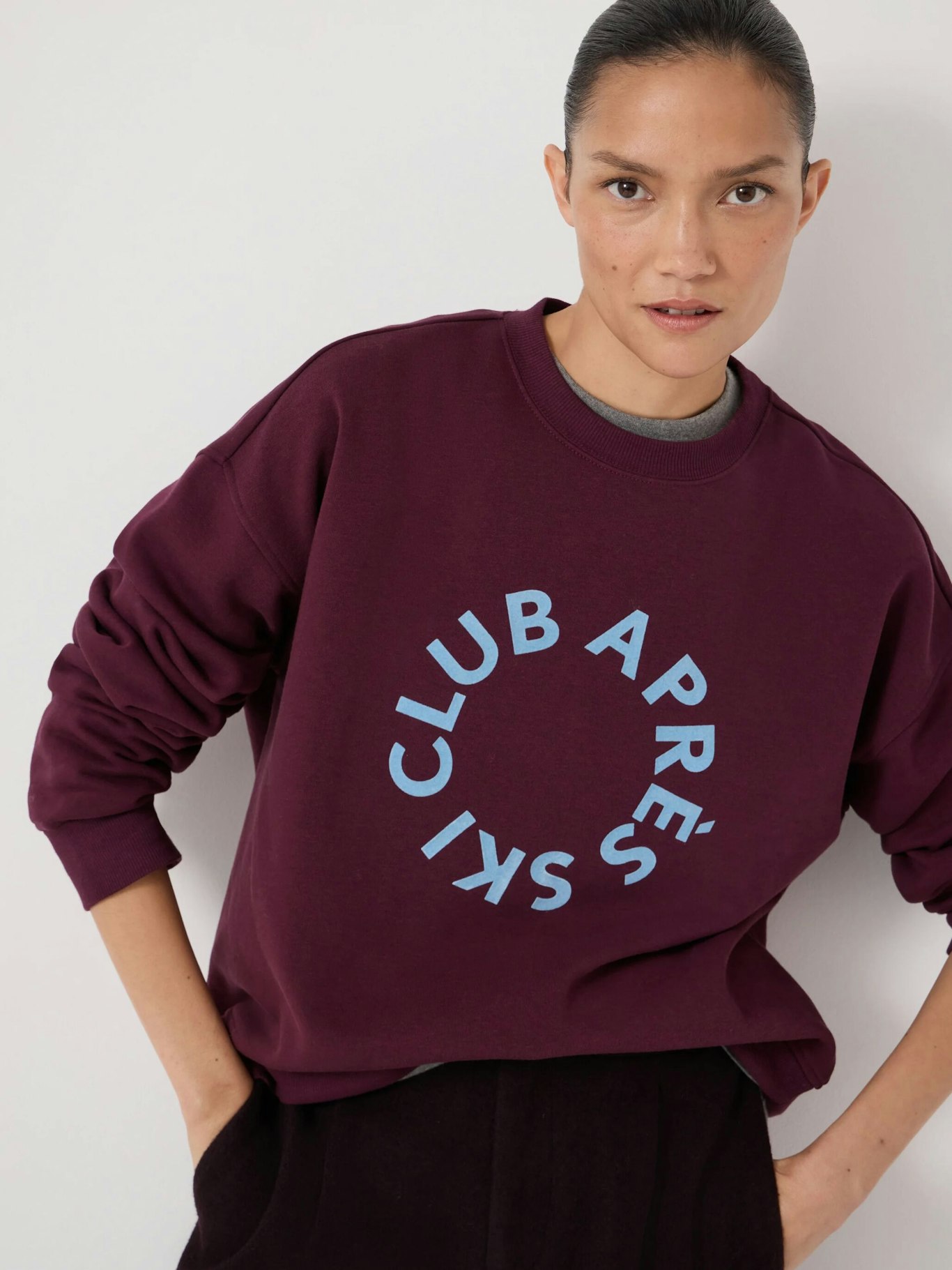 014187-1319-04 Après Ski Club Graphic Sweatshirt