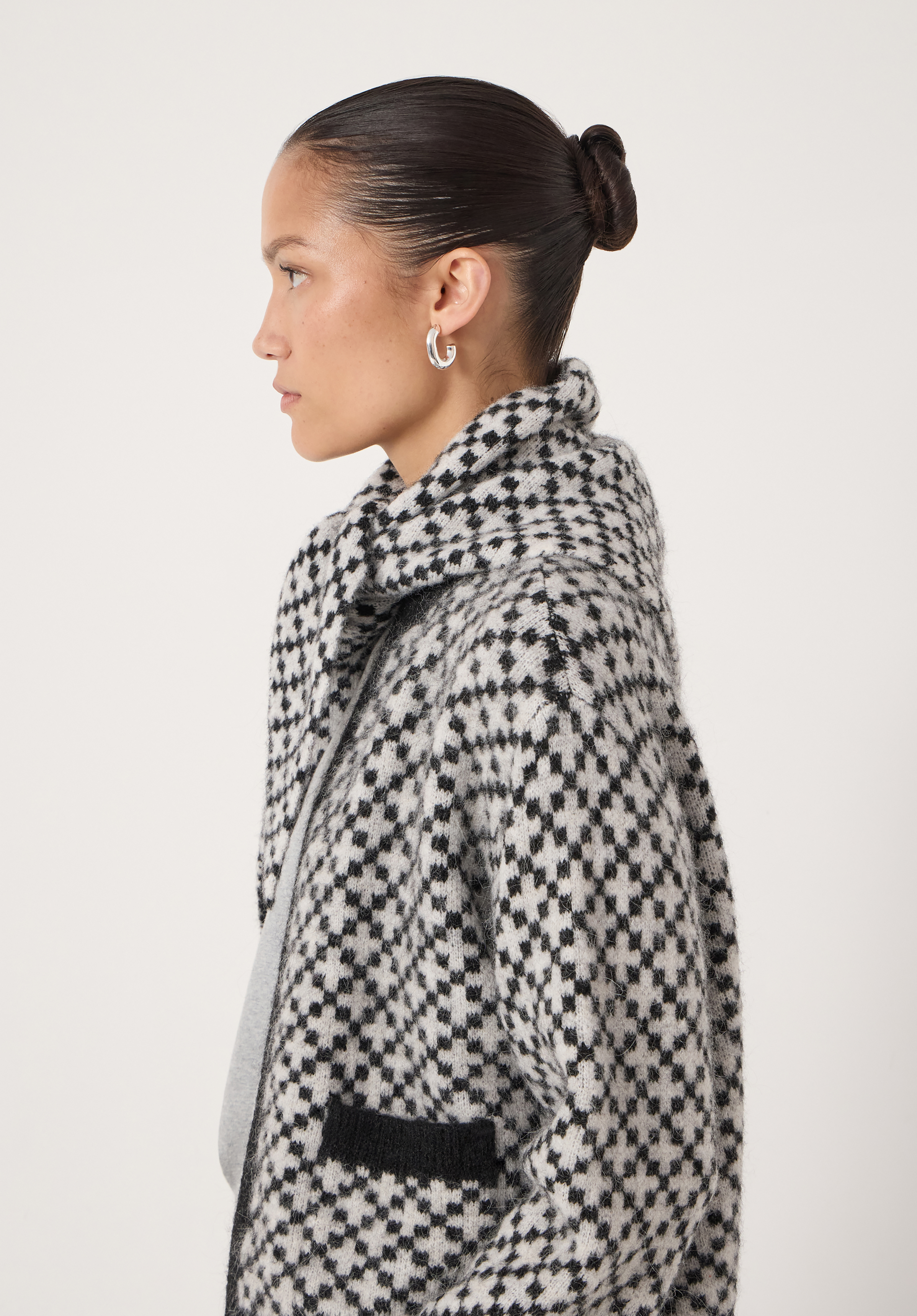 Jacquard Triangle Scarf