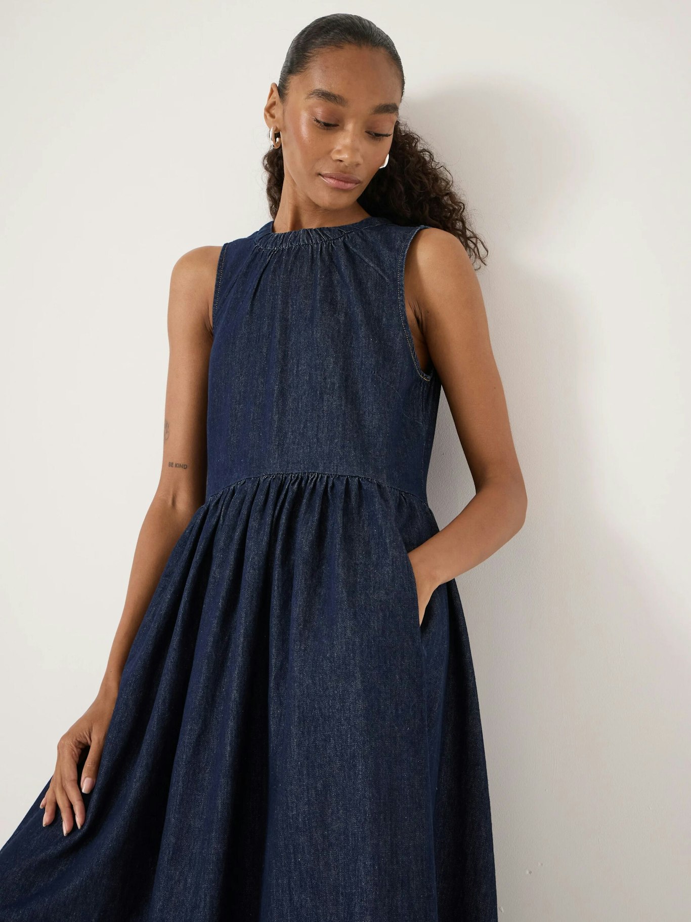 014498-4519-04 Marlowe Denim Crew Neck Maxi Dress