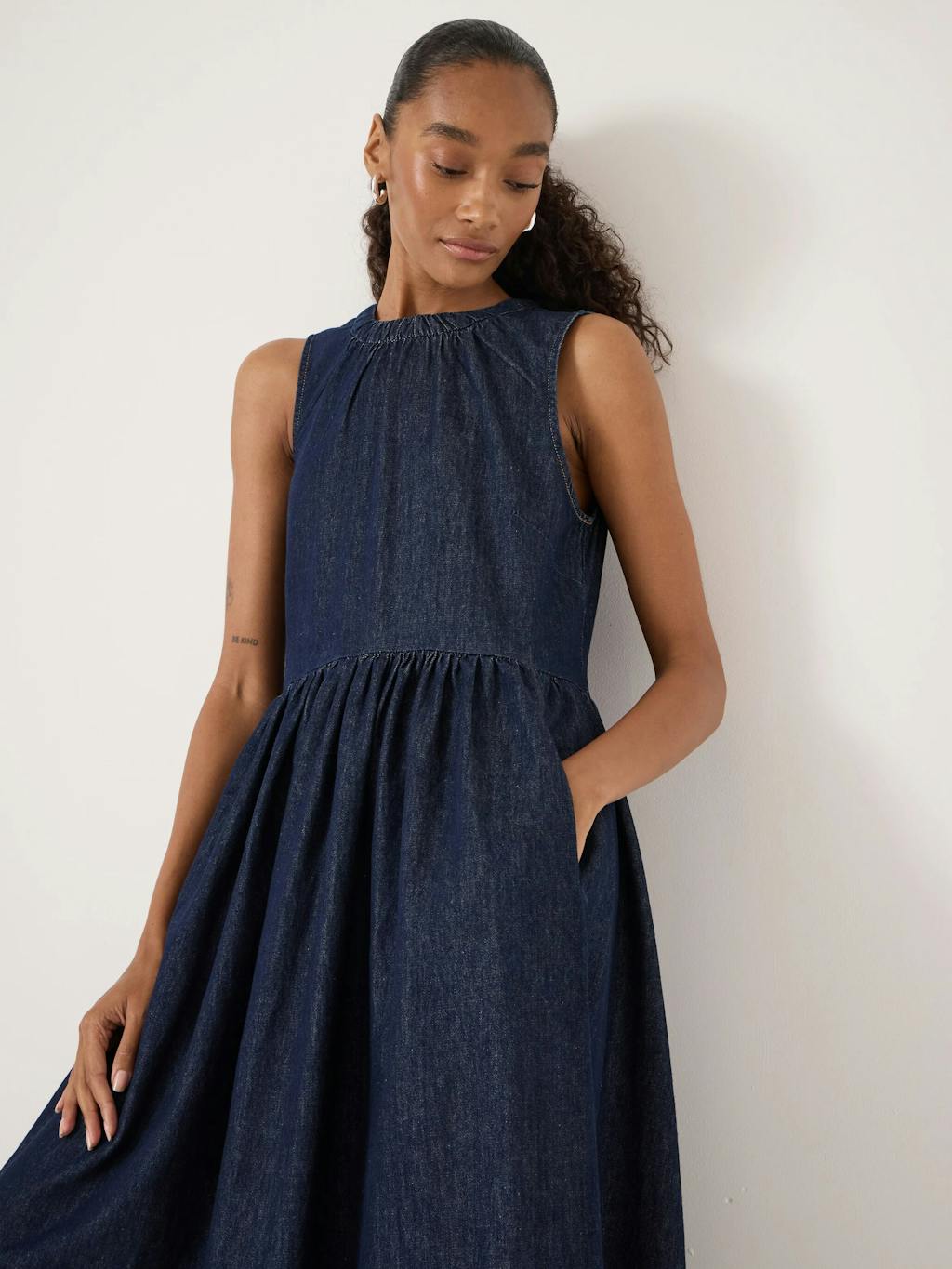 014498-4519-04 Marlowe Denim Crew Neck Maxi Dress