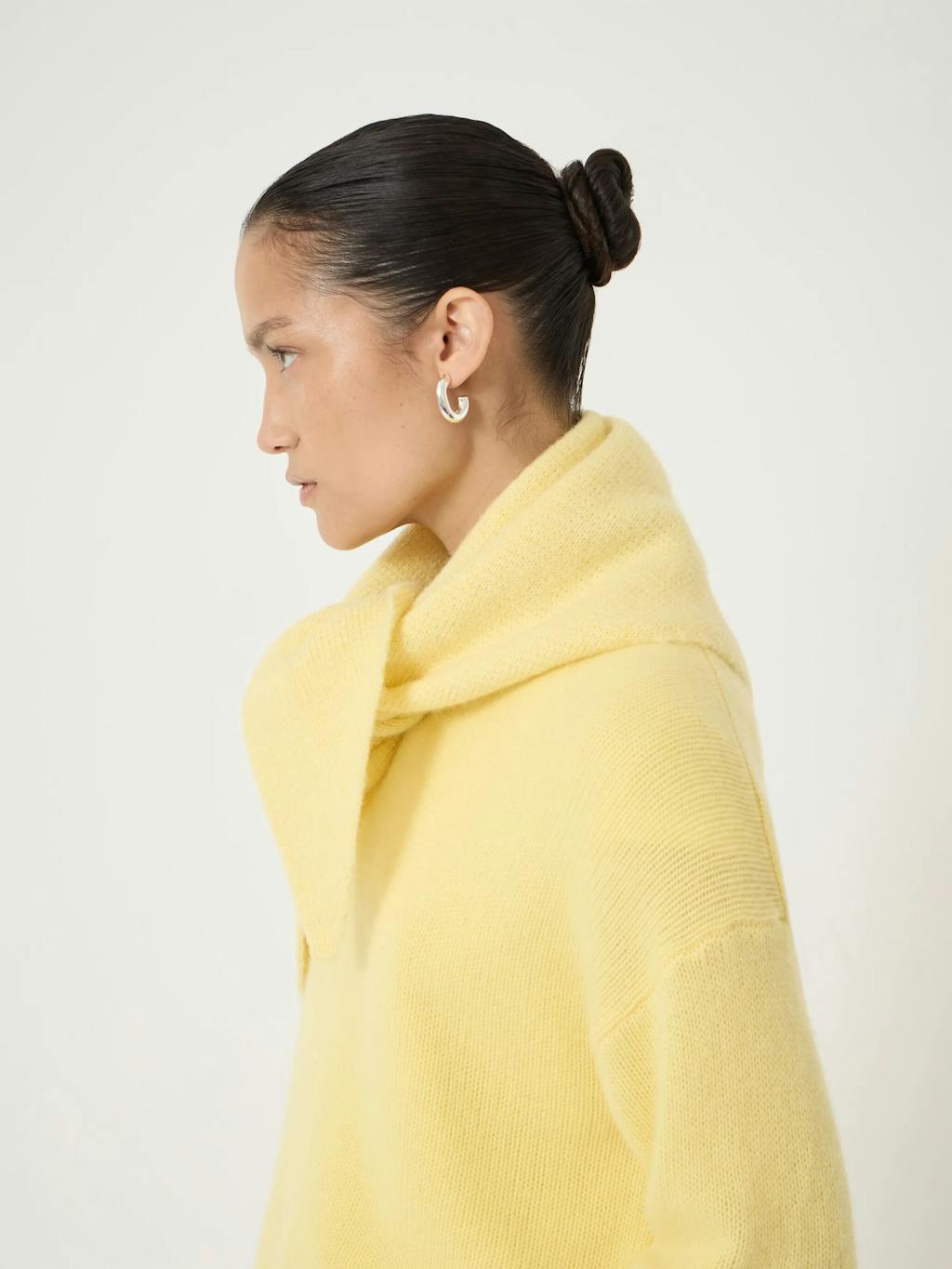 015304-0754-02 Raven Wool Triangle Scarf