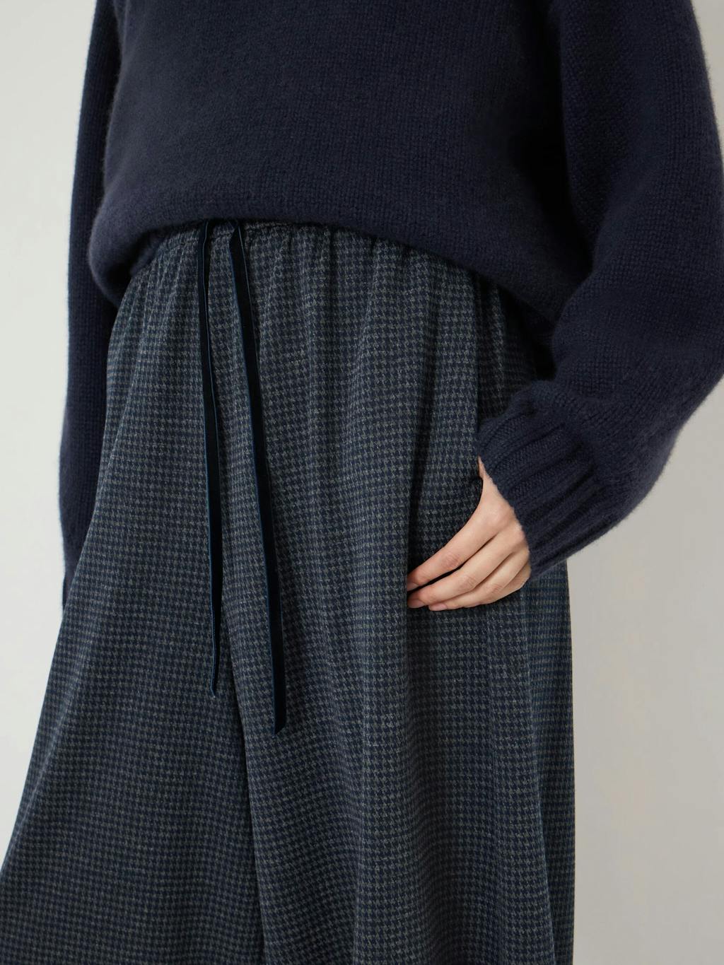 015320-2920-04 Taylor Check Balloon Hem Jersey Trousers