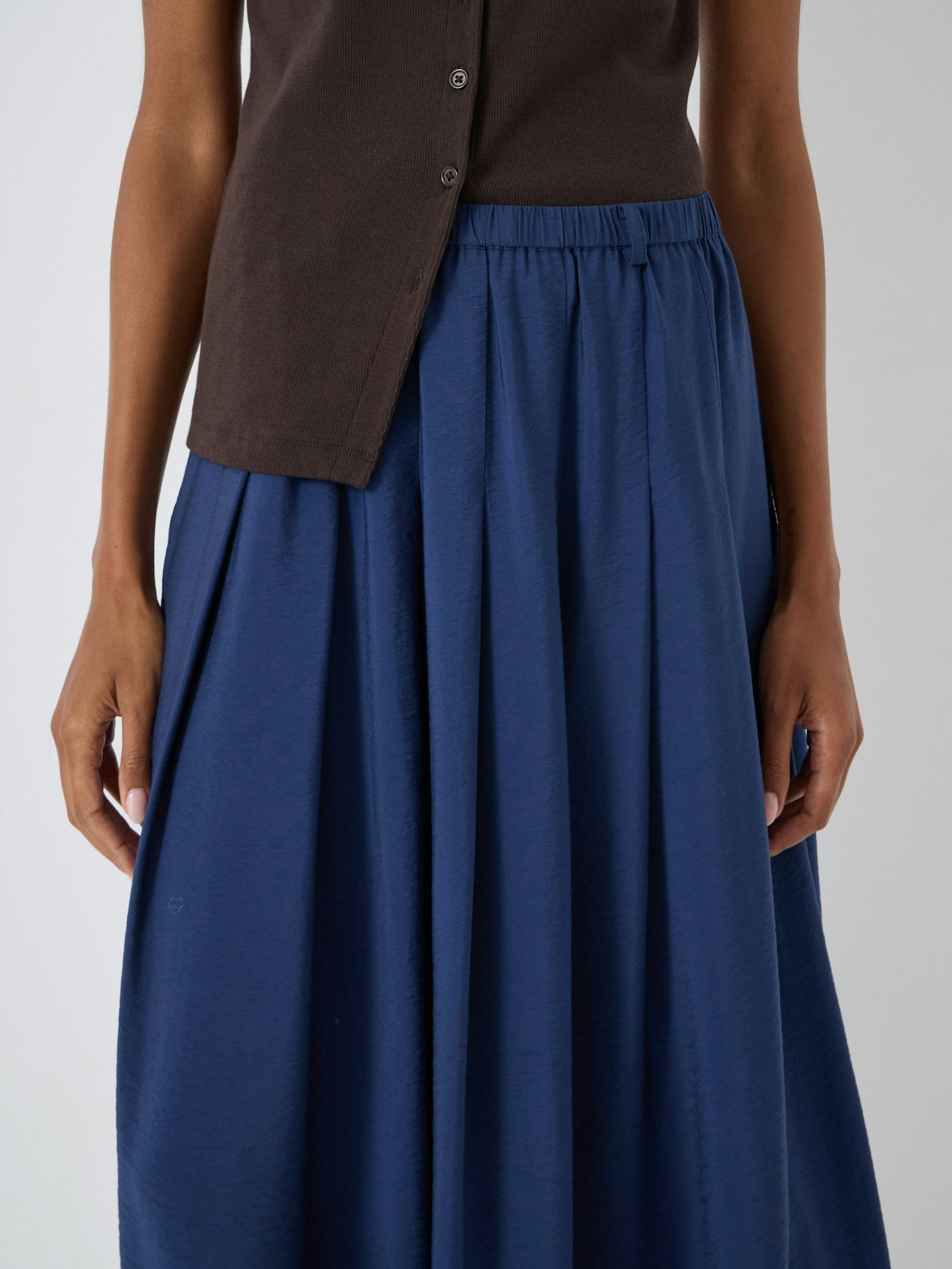 014307-3315-04 Ivy Pleated Midi Skirt