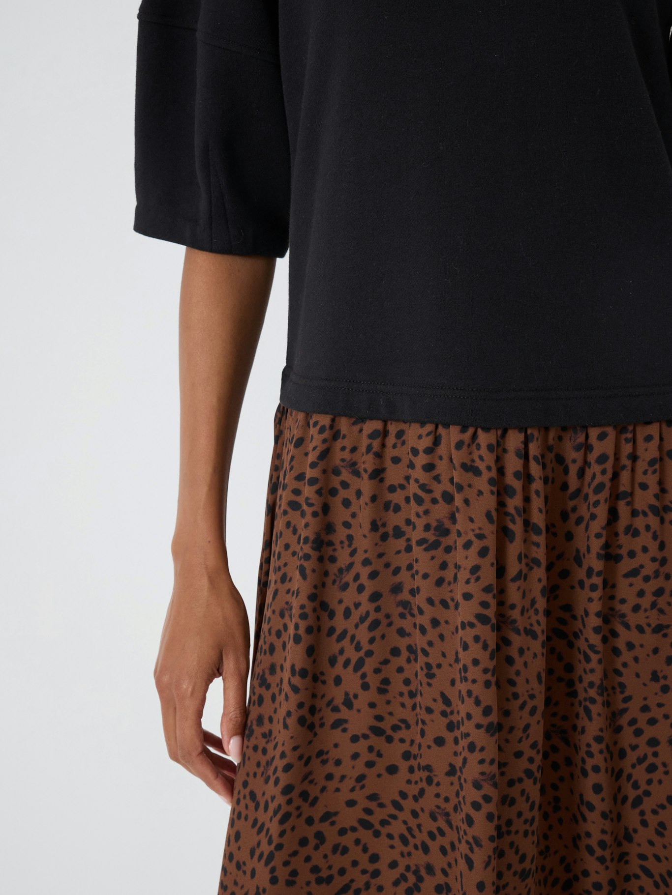 015095-4873-04 Zola Puff Sleeve Hanky Hem Dress