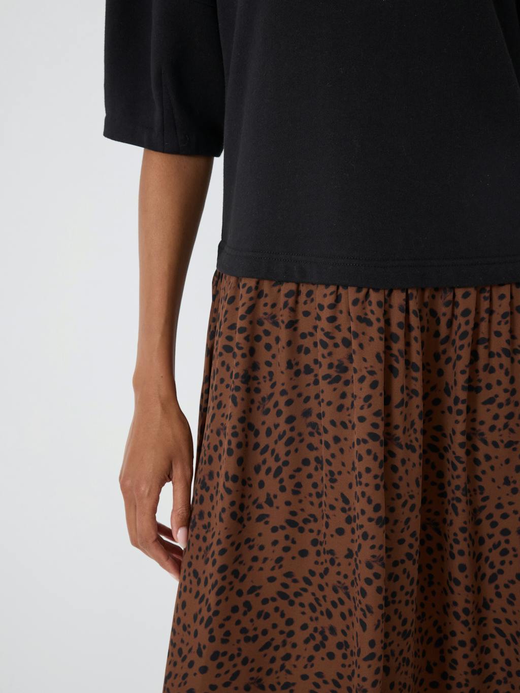 015095-4873-04 Zola Puff Sleeve Hanky Hem Dress