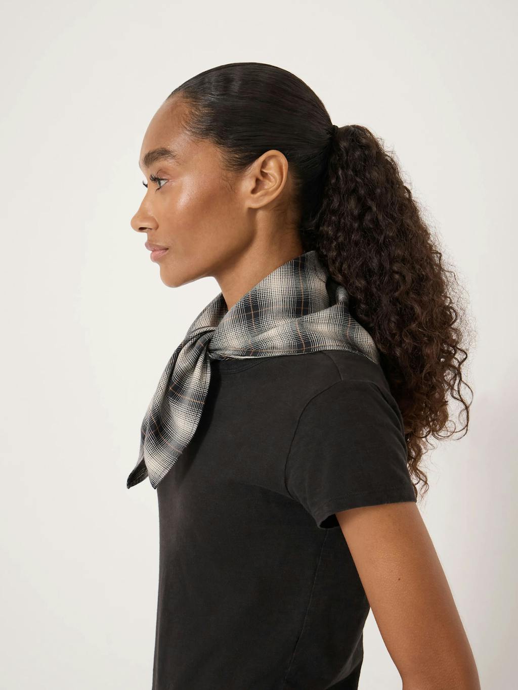 015315-4937-02 Naya Check Triangle Scarf