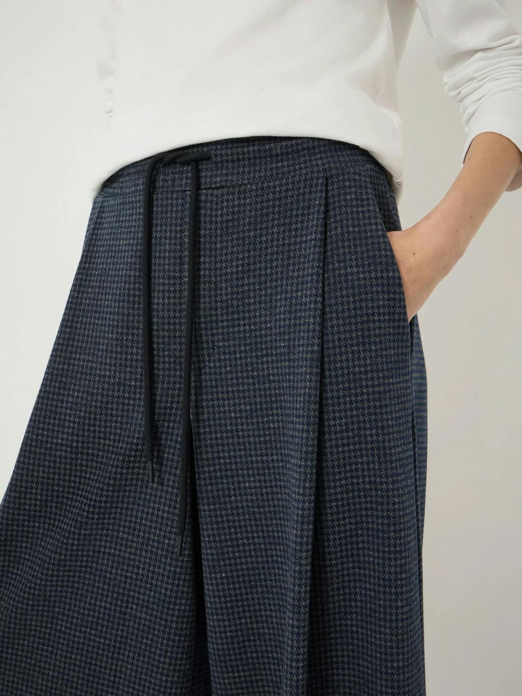 015306-3711-04 Taylor Check Wide Leg Jersey Trousers