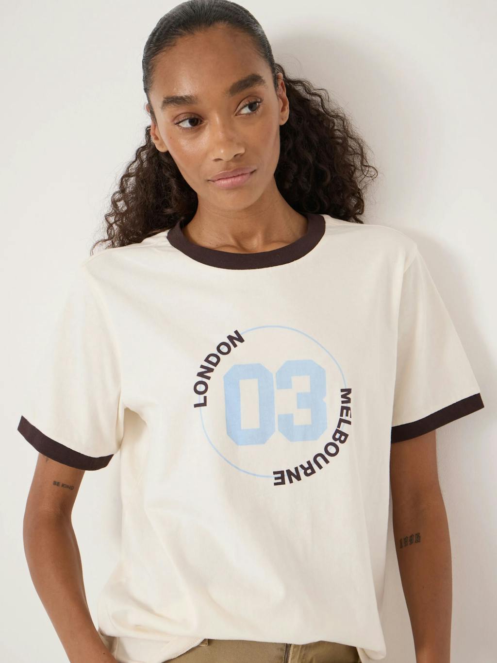 014833-0551-04 London to Melbourne 03 Graphic T-Shirt