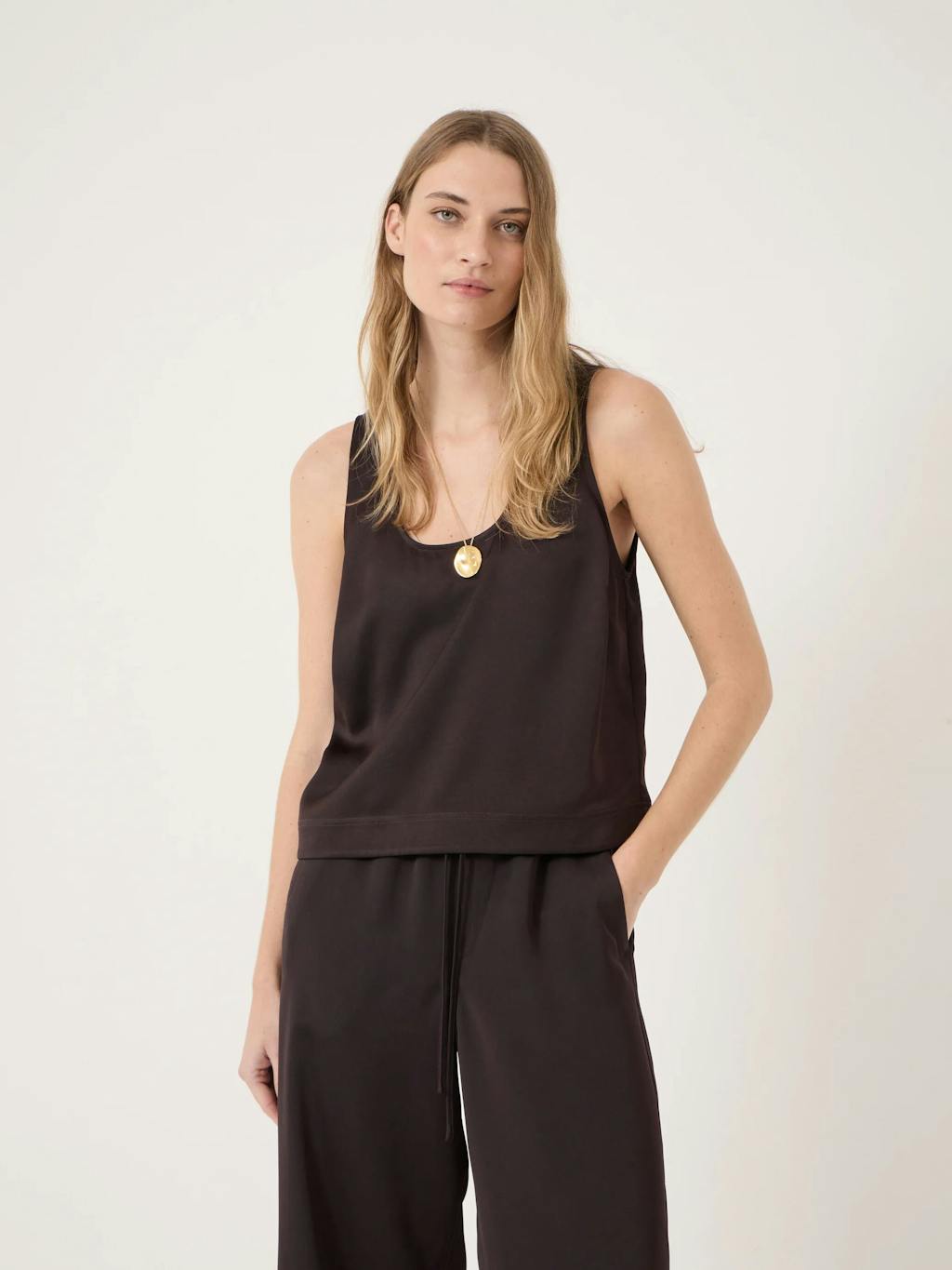 014850-4843-01 Sahar Satin Scoop Neck Top