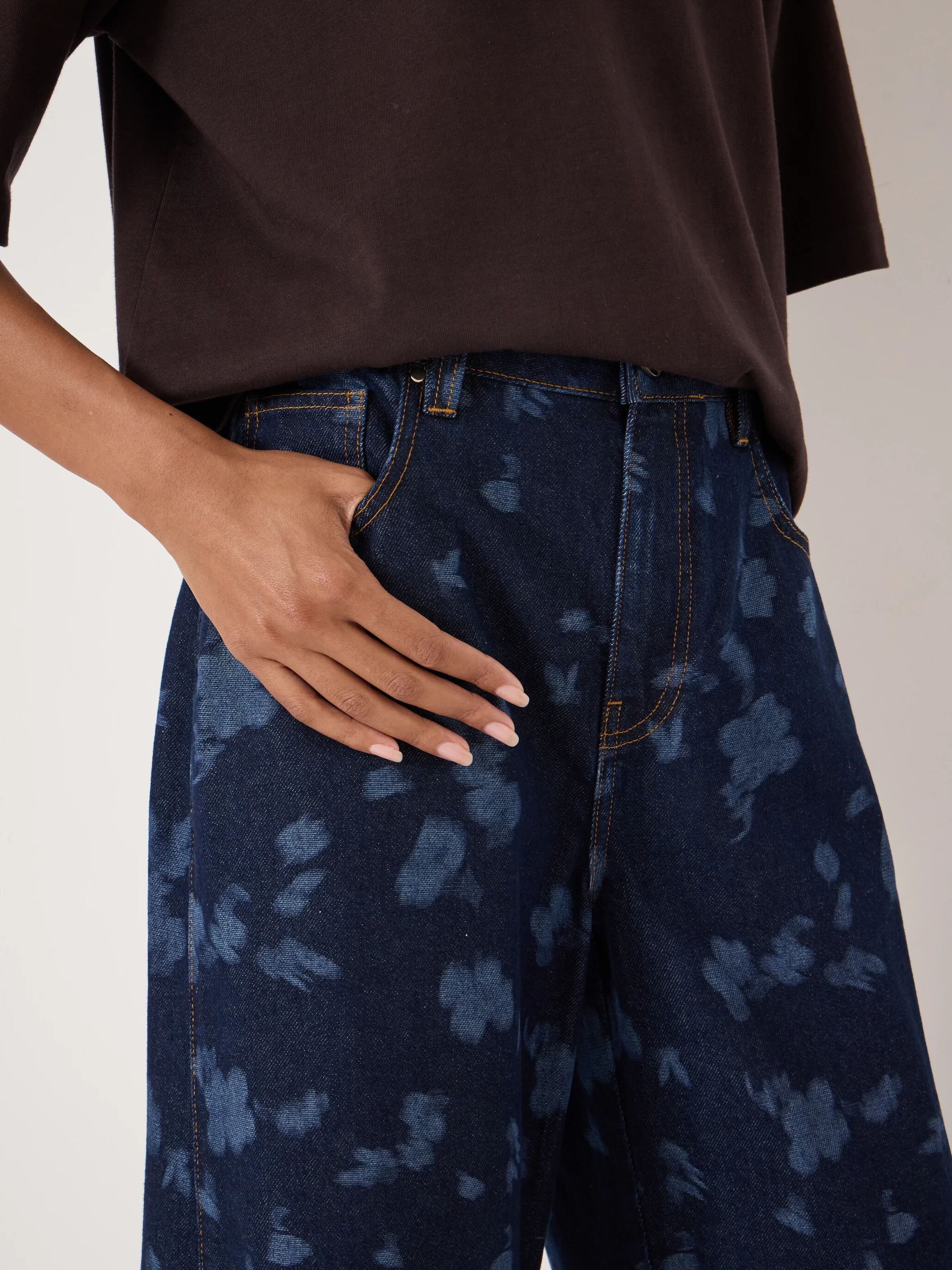 Cropped Bree Horseshoe Barrel Leg Jeans