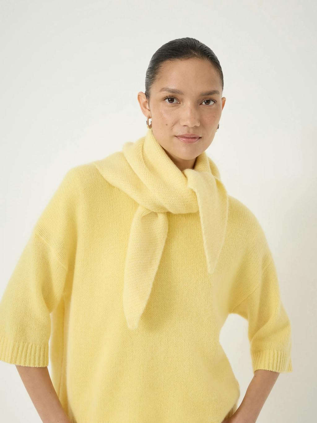 015304-0754-04 Raven Wool Triangle Scarf