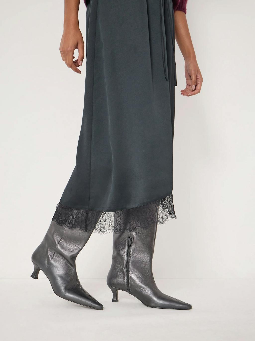 013947-0456-04 Satin Asymmetric Lace Trim Skirt