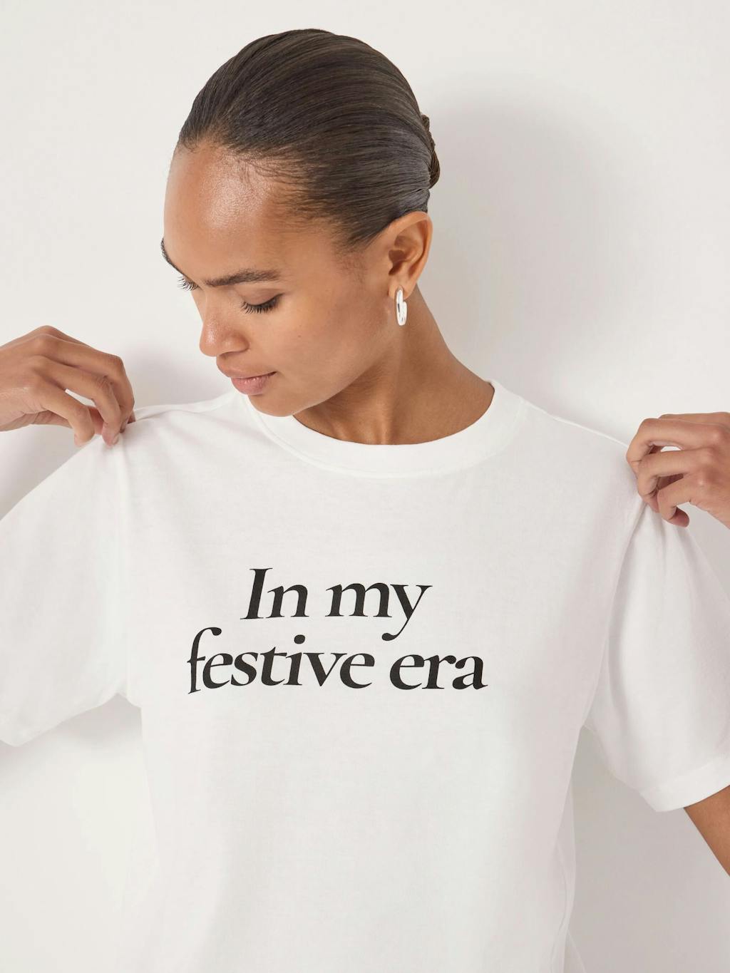 013860-4835-04 In My Festive Era Graphic T-Shirt