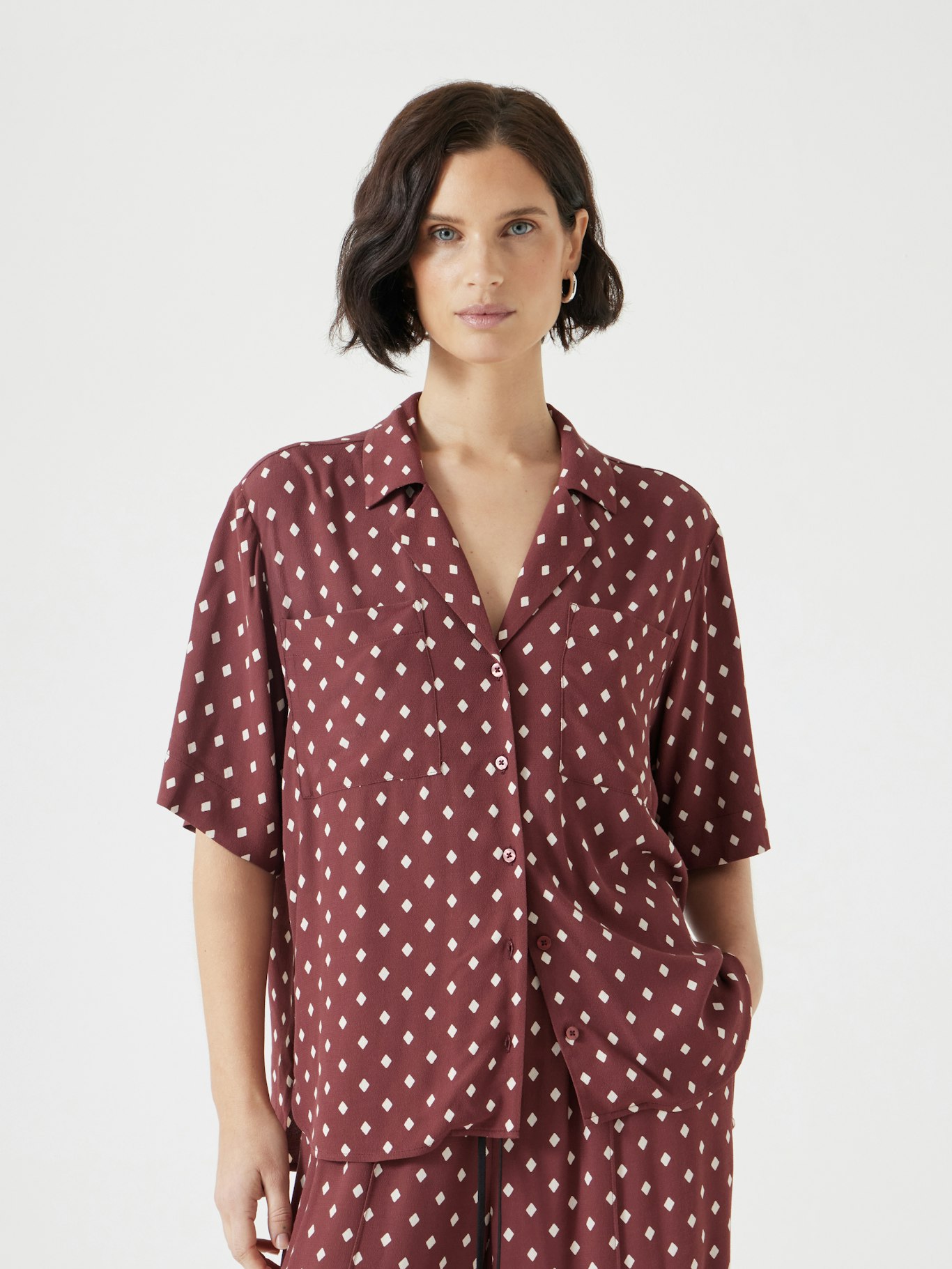 013225-4746-01 Revere Collar Short Sleeve Shirt