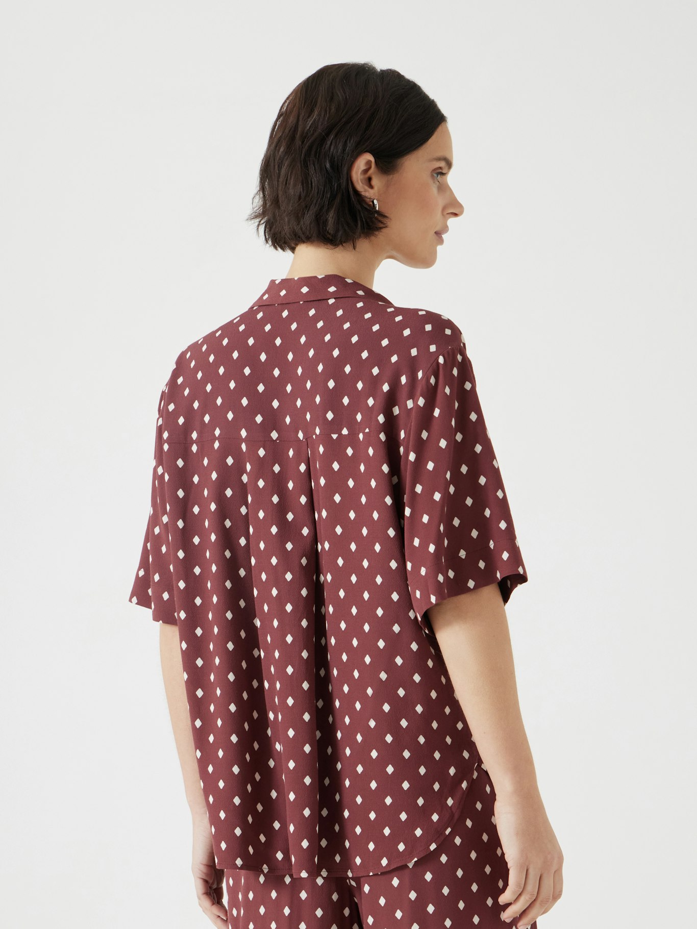 013225-4746-03 Revere Collar Short Sleeve Shirt